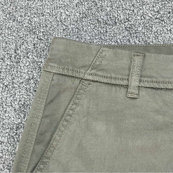 Liverpool Johnny Shorts Womens Size 6 Olive Buddy Rolled Chino Stretch NWT - Picture 2 of 12